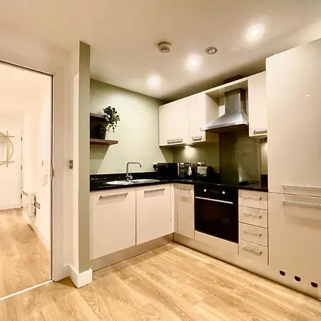 Apartment Guestready - Sleek Stylish City Centre Apartment Sleep 6 *