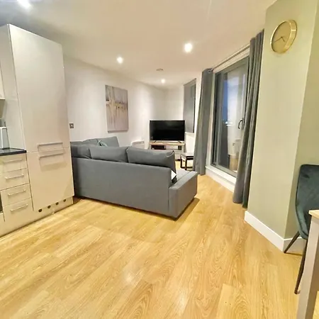 Guestready - Sleek Stylish City Centre Apartment Sleep 6 * Leeds (West Yorkshire)