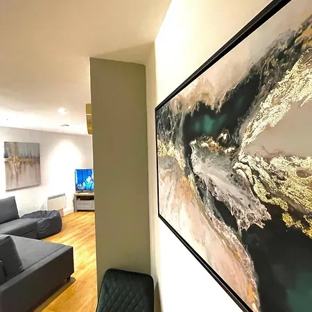 Apartment Guestready - Sleek Stylish City Centre Apartment Sleep 6