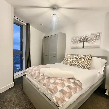 Guestready - Sleek Stylish City Centre Apartment Sleep 6 *