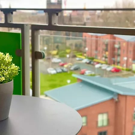 Guestready - Sleek Stylish City Centre Apartment Sleep 6