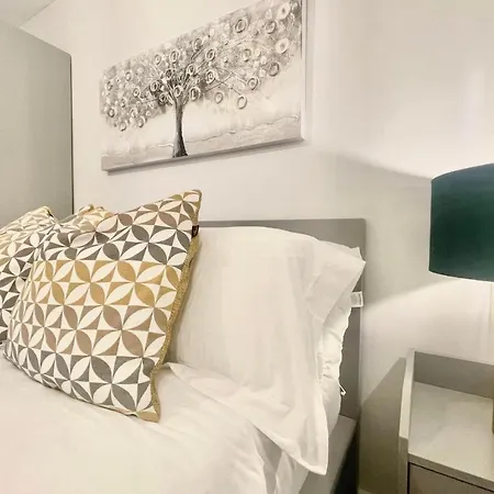 Guestready - Sleek Stylish City Centre Apartment Sleep 6